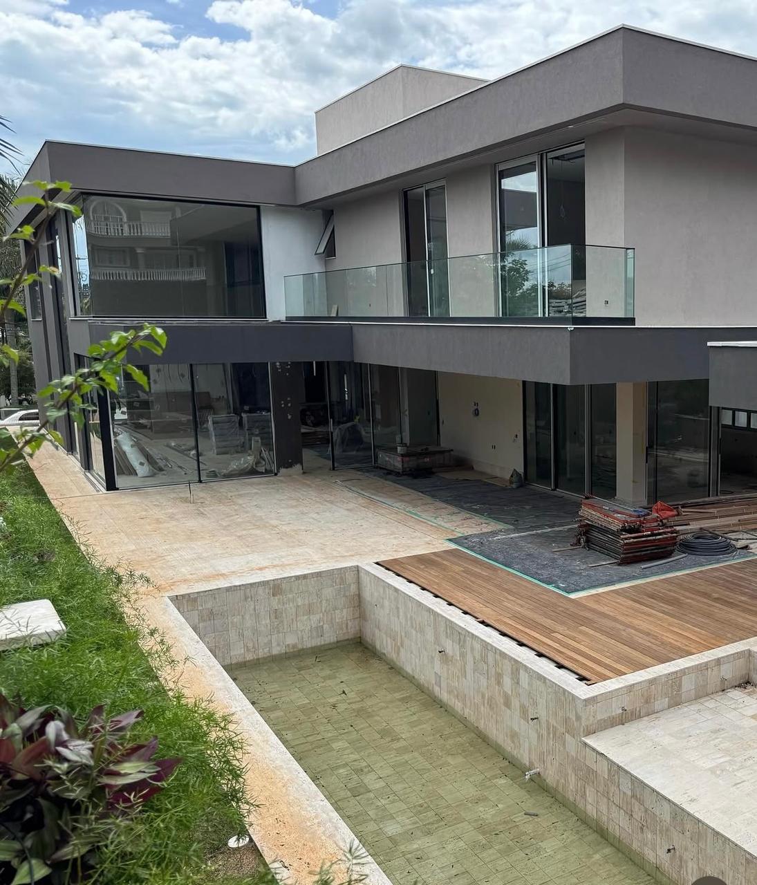 Casa com Piscina e Área Gourmet